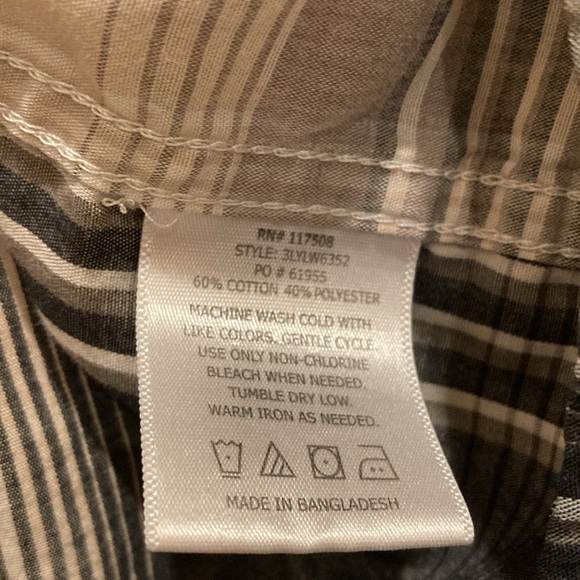 Levi’s  Men’s Size L Button Down Shirt Long Sleeves Grey Plaid Lightweight - Picture 5 of 6